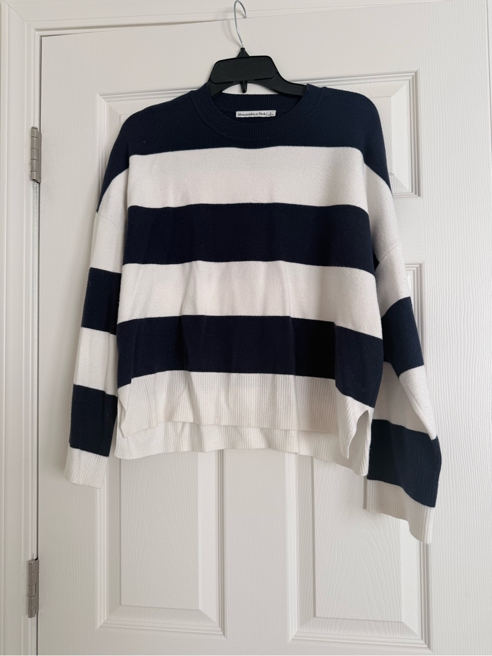 Abercrombie & Fitch Navy and White Striped Crewneck Sweater